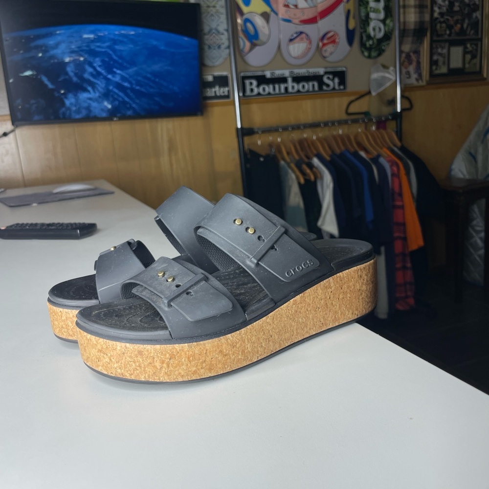 CROCS Brooklyn Low Wedge black cork woman’s size 7
